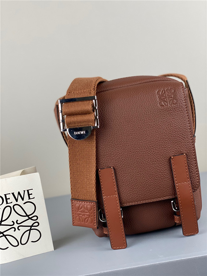 LOEWE 로** 크로스백 L18210