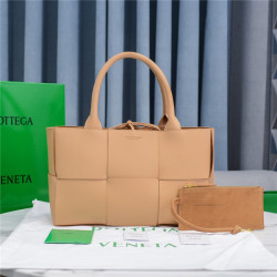  BOTTEGA VENETA 보**베** 토트백 B9892