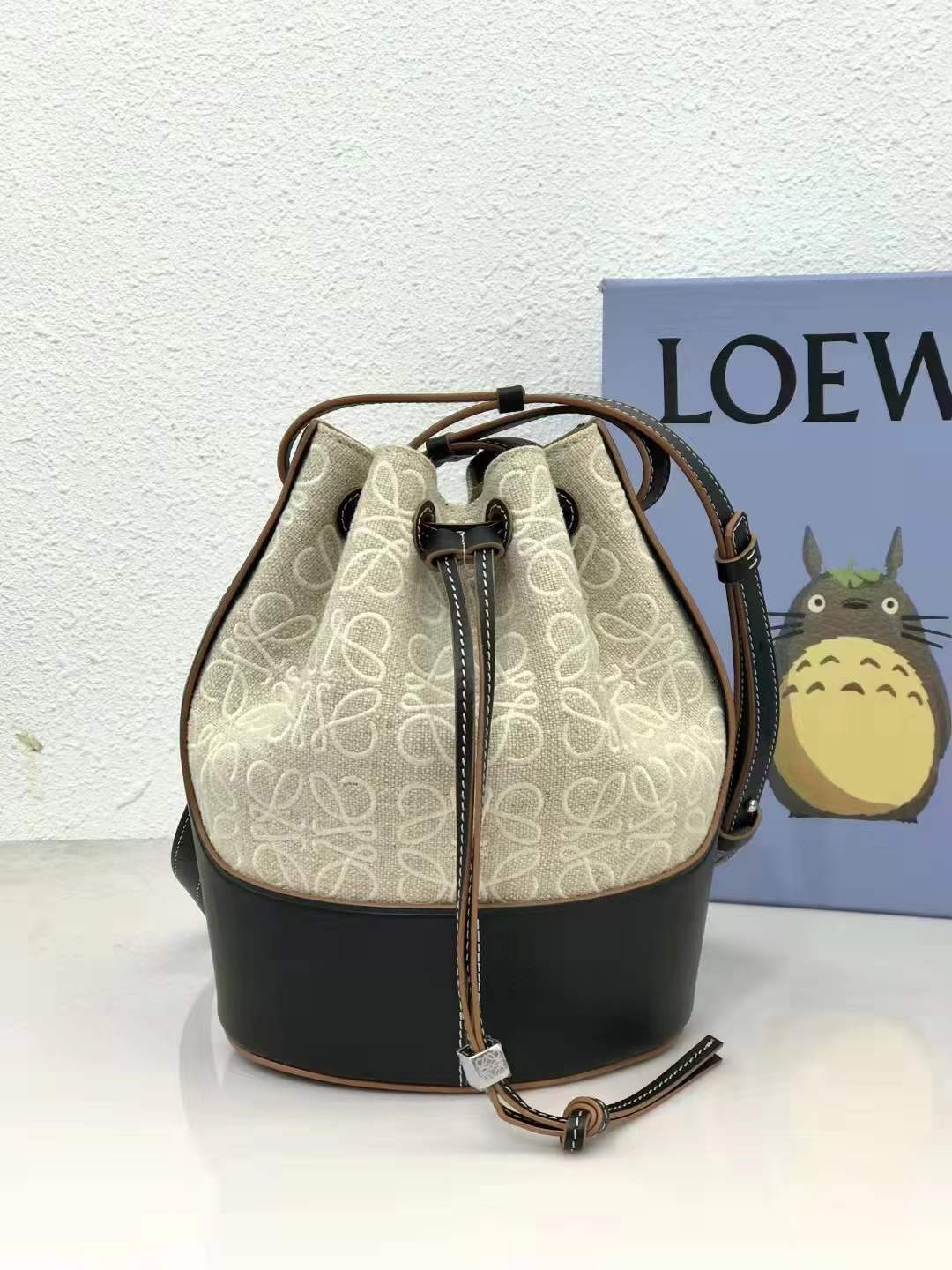 LOEWE 로** 벌룬백 미듐 L90081