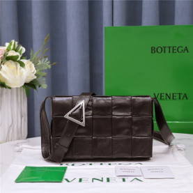 BOTTEGA VENETA 보**베** 남성용 카세트백 B6687