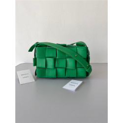 BOTTEGA VENETA 보**베** 카세트백 미듐 B80400